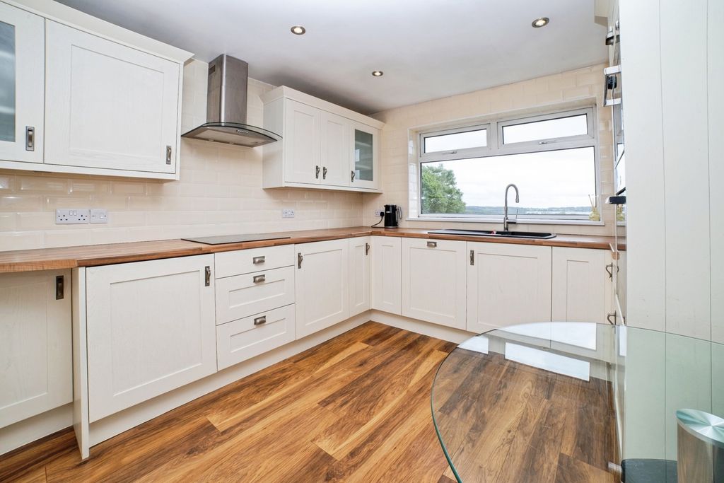 Property photo 2 of 22 Kitchen