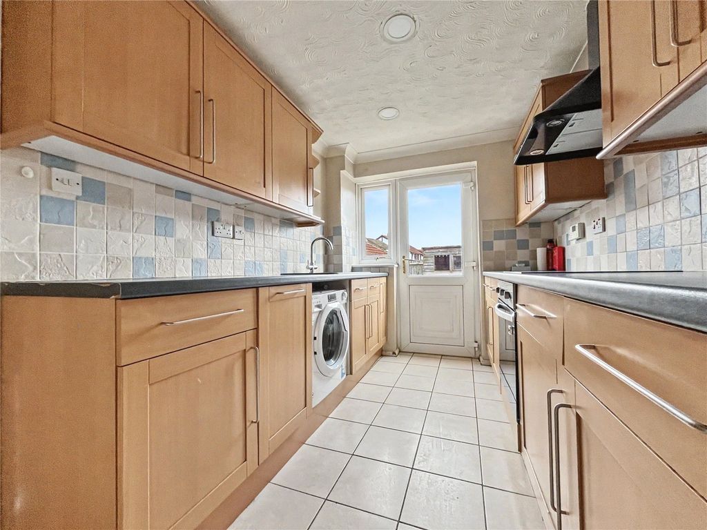 Property photo 2 of 12 Picture No. 18