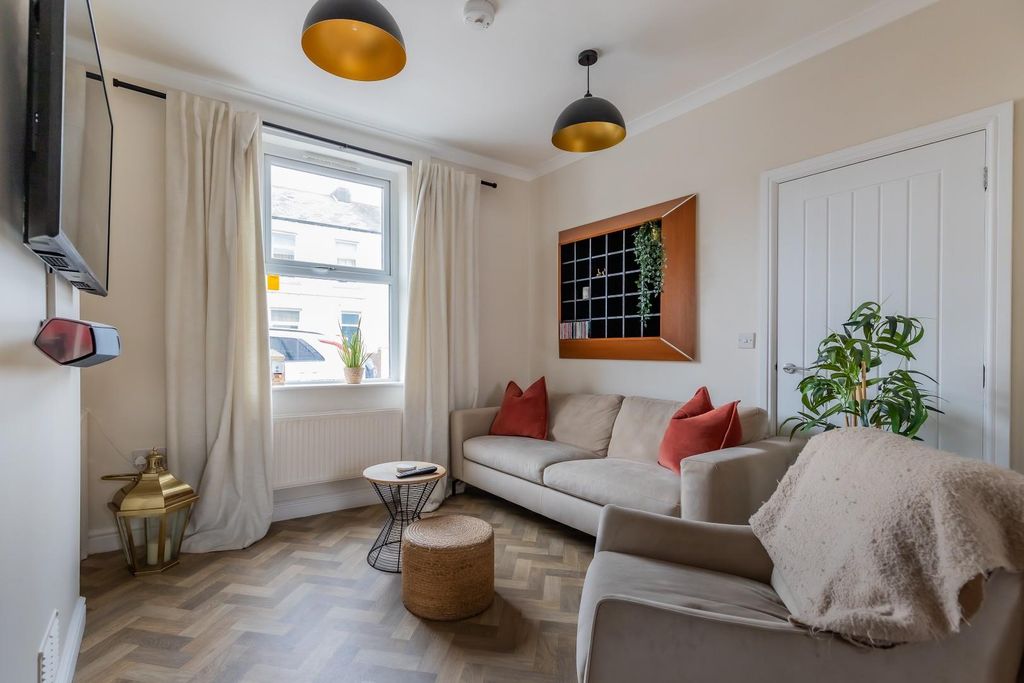 Property photo 2 of 16 11 (5 Of 19).Jpg