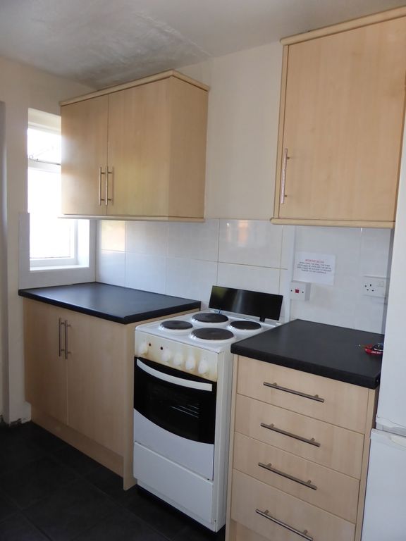 Property photo 2 of 8 Kitchen