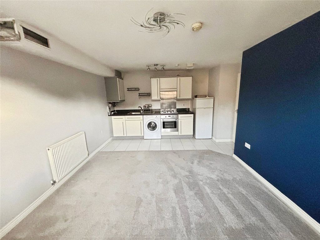 Property photo 3 of 8 Living/Kitchen