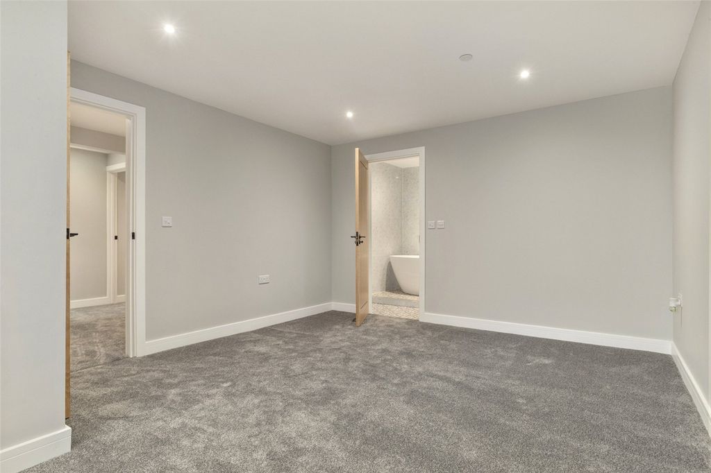 Additional image 13 of 3 bed detached house for saleSilver Drift, Beach Hill, Milford Haven, Pembrokeshire SA73