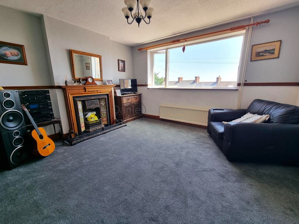 Property photo 2 of 22 Lounge