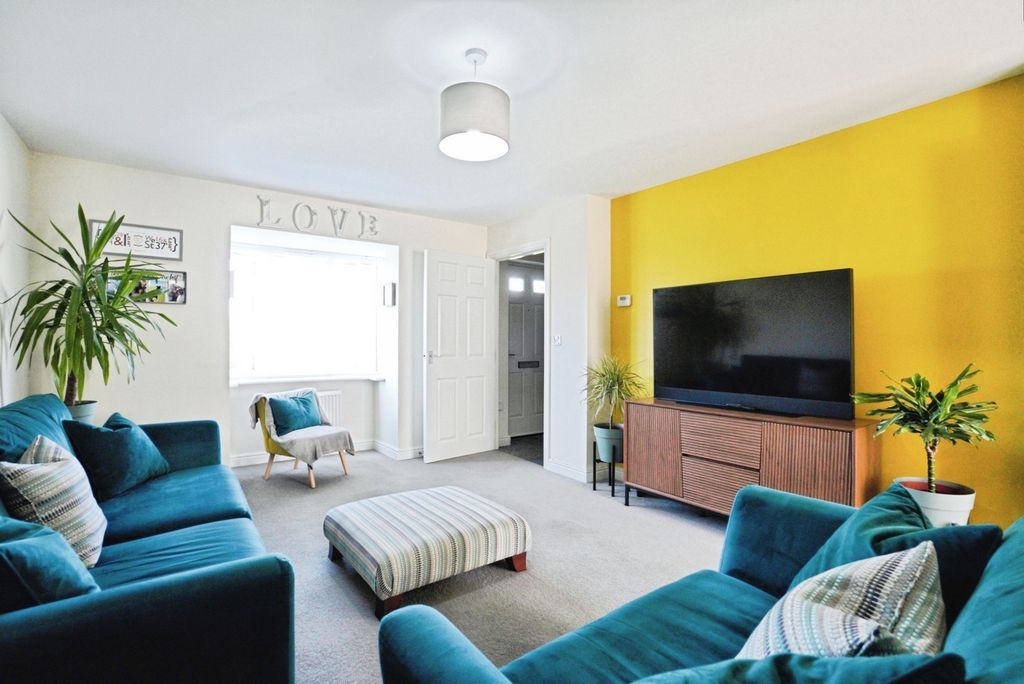 Property photo 2 of 17 Pbox-Img.Jpg