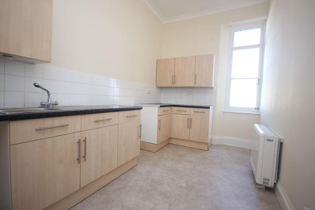 Property photo 3 of 8 Kitchen