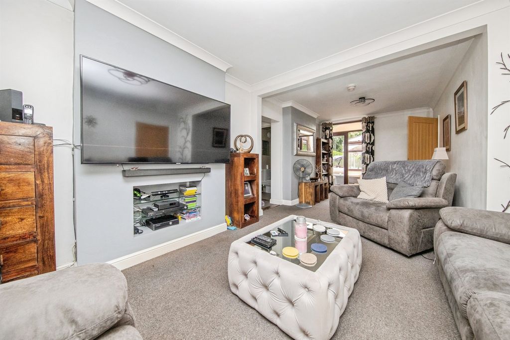 Property photo 3 of 18