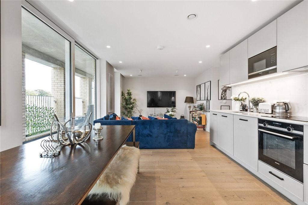 Property photo 2 of 11 Open-Plan Living