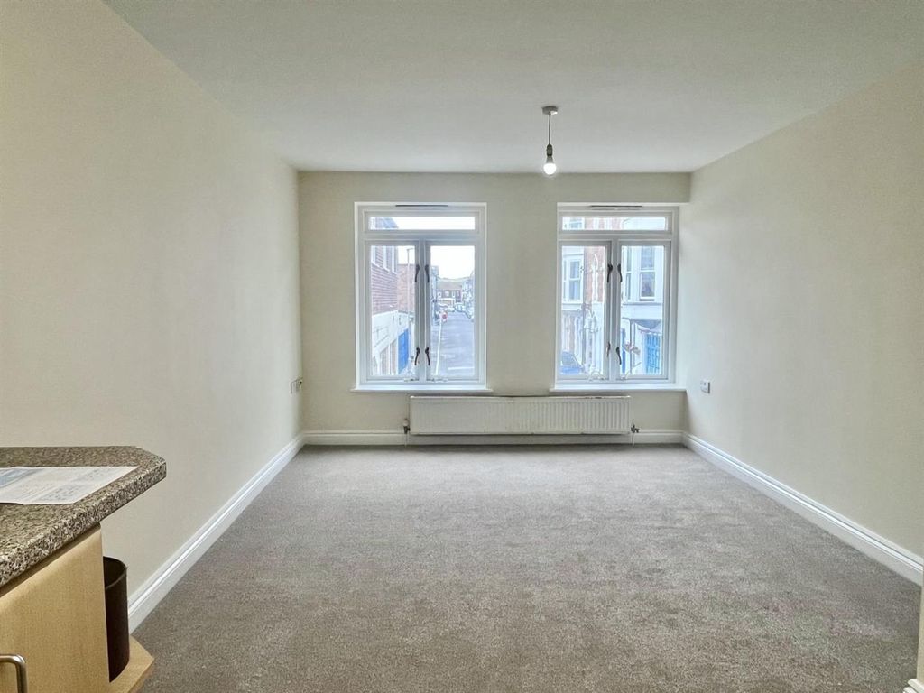 Property photo 2 of 16 7c4B2Dba-5B8B-40d1-A267-B525Af2Cb54A.Jpeg