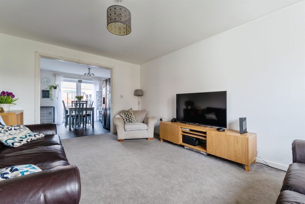 Property photo 3 of 21