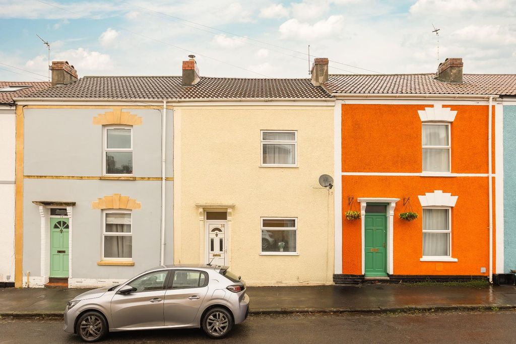 Property photo 2 of 27 Char7098.Jpg