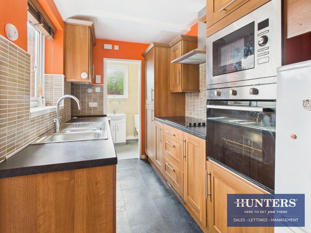 Property photo 3 of 16 Kitchen