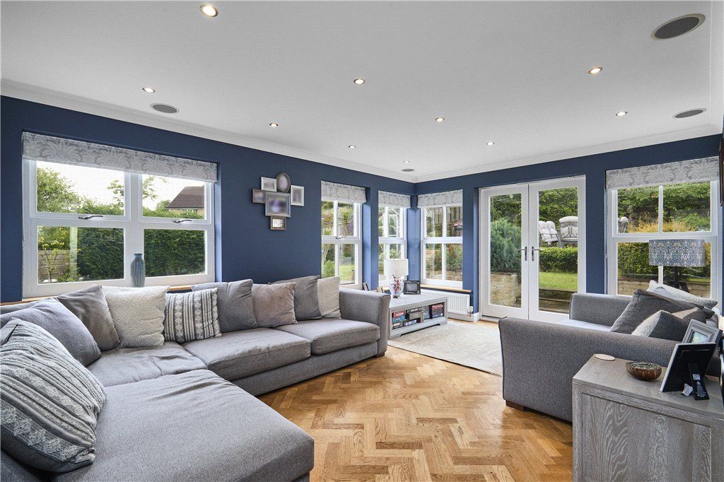 Property photo 3 of 17 Sitting Room