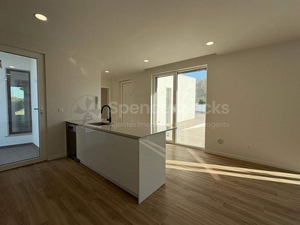 Property photo 3 of 28