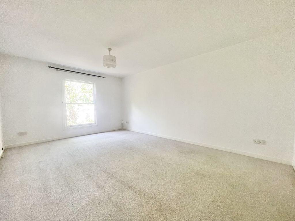 Property photo 3 of 14 Photo 3
