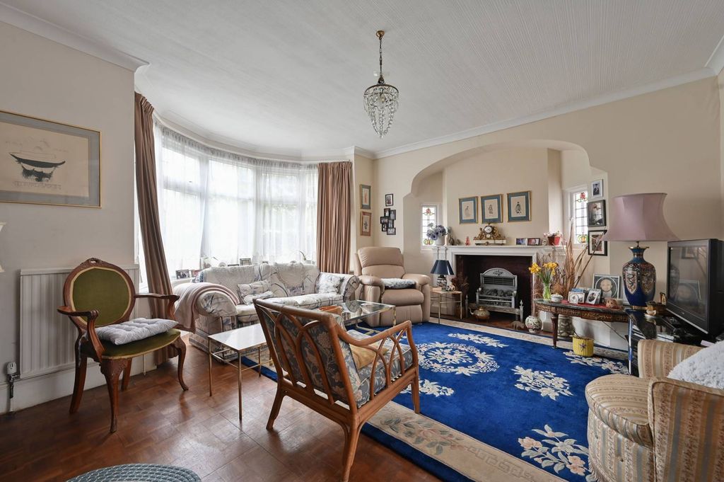 Property photo 3 of 25