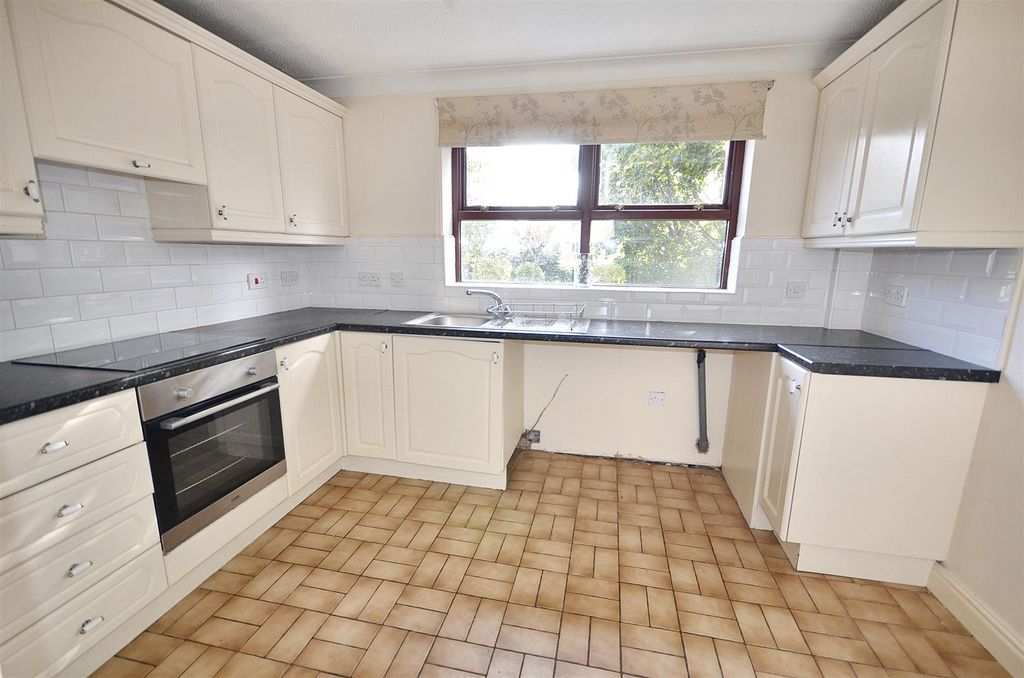 Property photo 3 of 15 Kitchen
