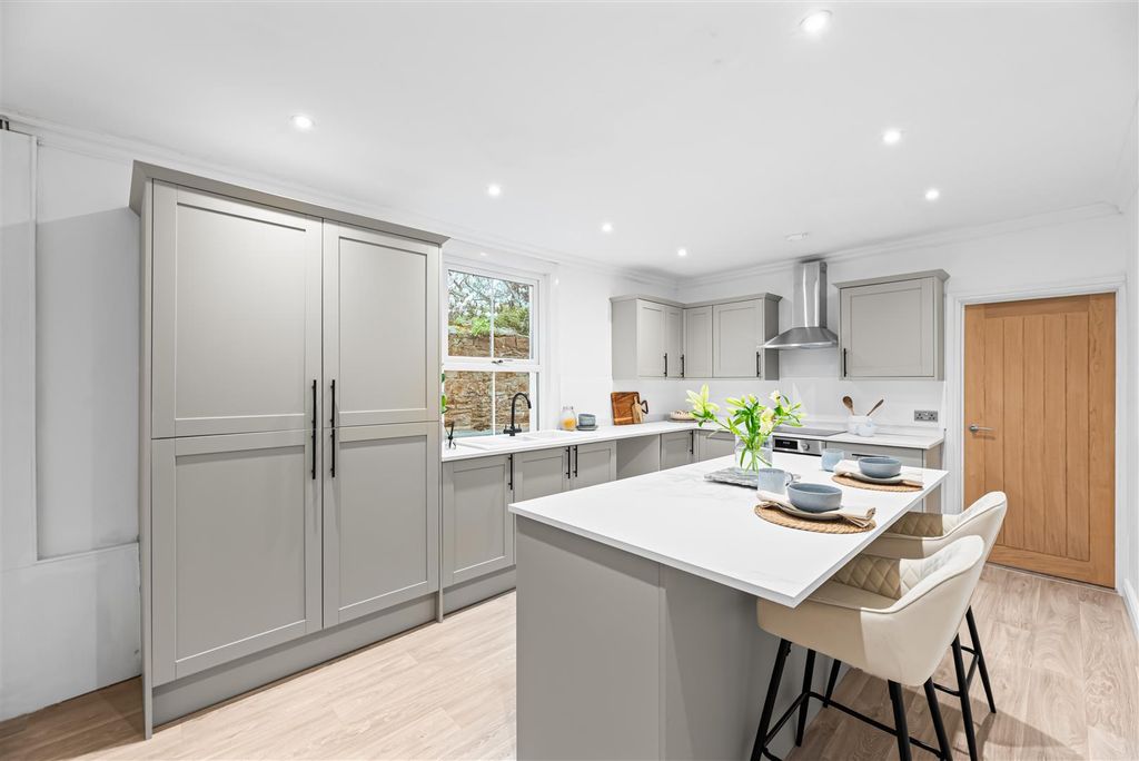 Property photo 2 of 27 Kitchen Diner