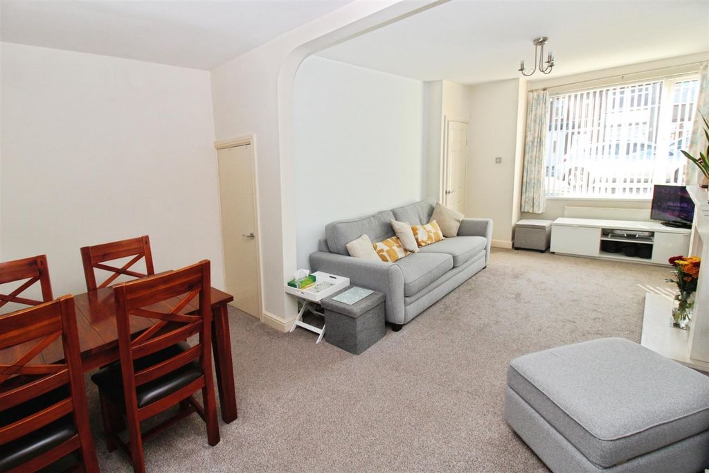 Property photo 3 of 25 Dining Area