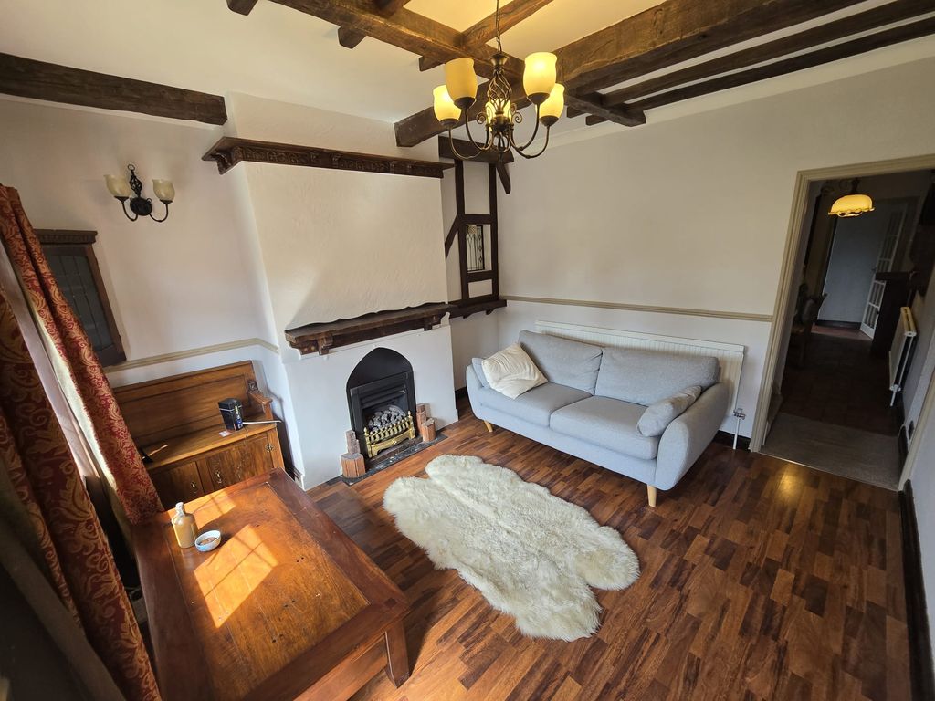 Property photo 3 of 15 Lounge B