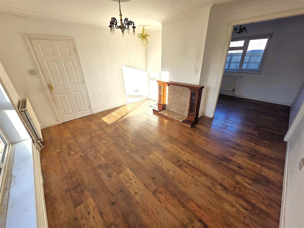 Property photo 3 of 24 20251202_102004.Jpg