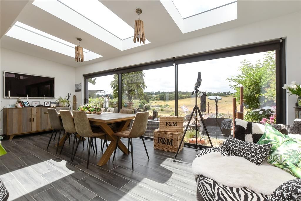 Property photo 3 of 20 Dining Area