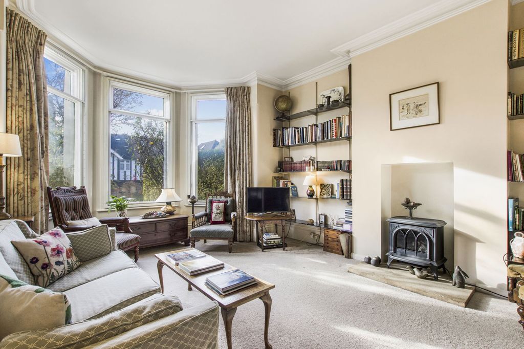 Property photo 2 of 25