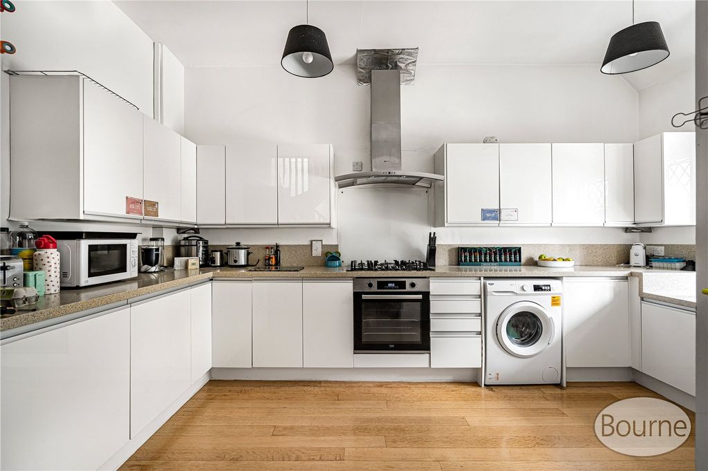 Property photo 2 of 18 Picture No. 04