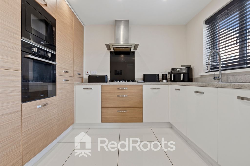 Property photo 3 of 29 4927574