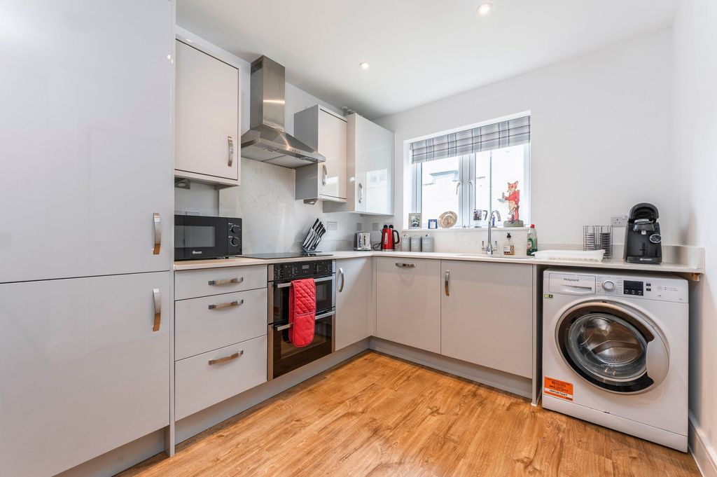 Property photo 3 of 17 Kitchen