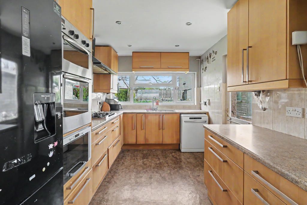Property photo 2 of 14 Fitted Kitchen