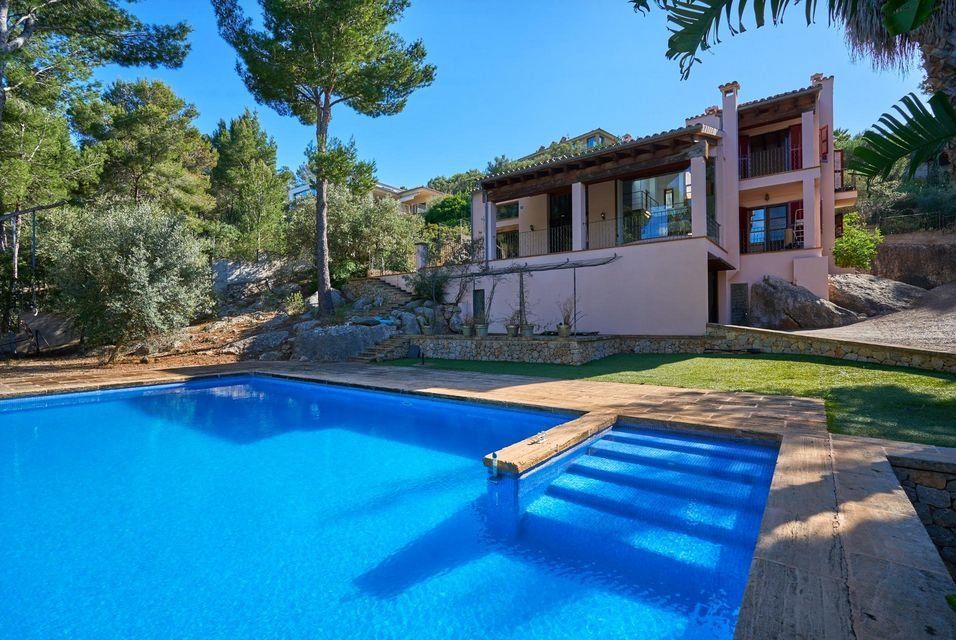 Property photo 2 of 19