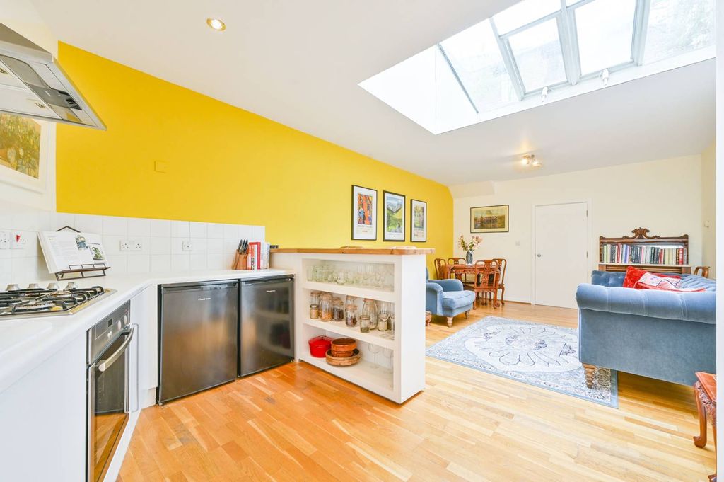 Property photo 3 of 11