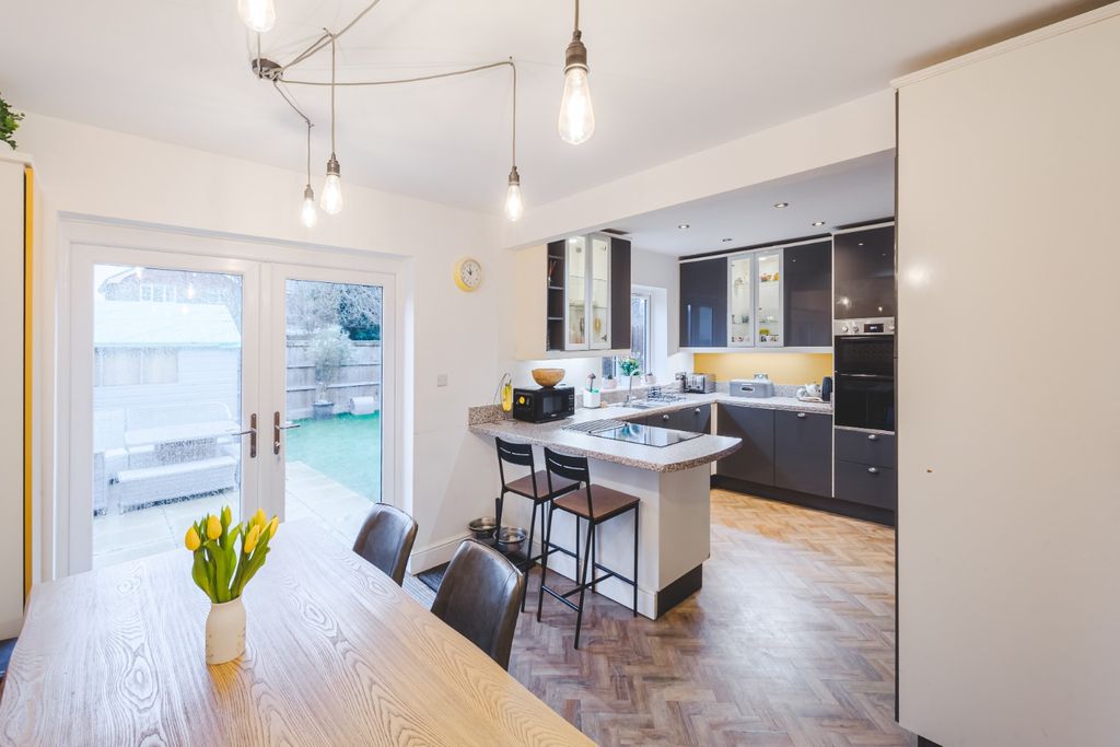 Property photo 2 of 28 4527513