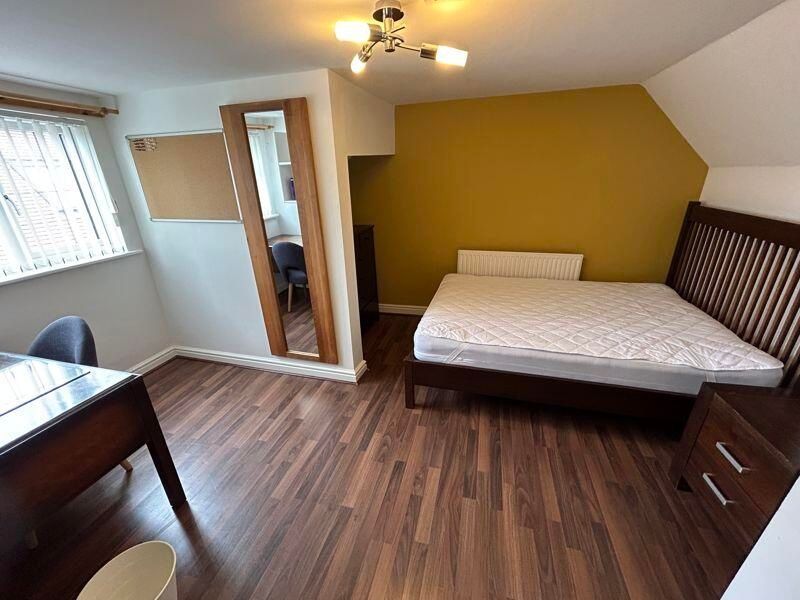 Property photo 3 of 10 A Tidy And Well-Lit Bedroom Featuring A Double Bed...