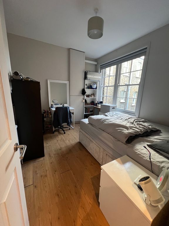 Property photo 3 of 9 Principle Bedroom