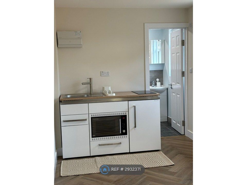 Property photo 1 of 8 Kitchen