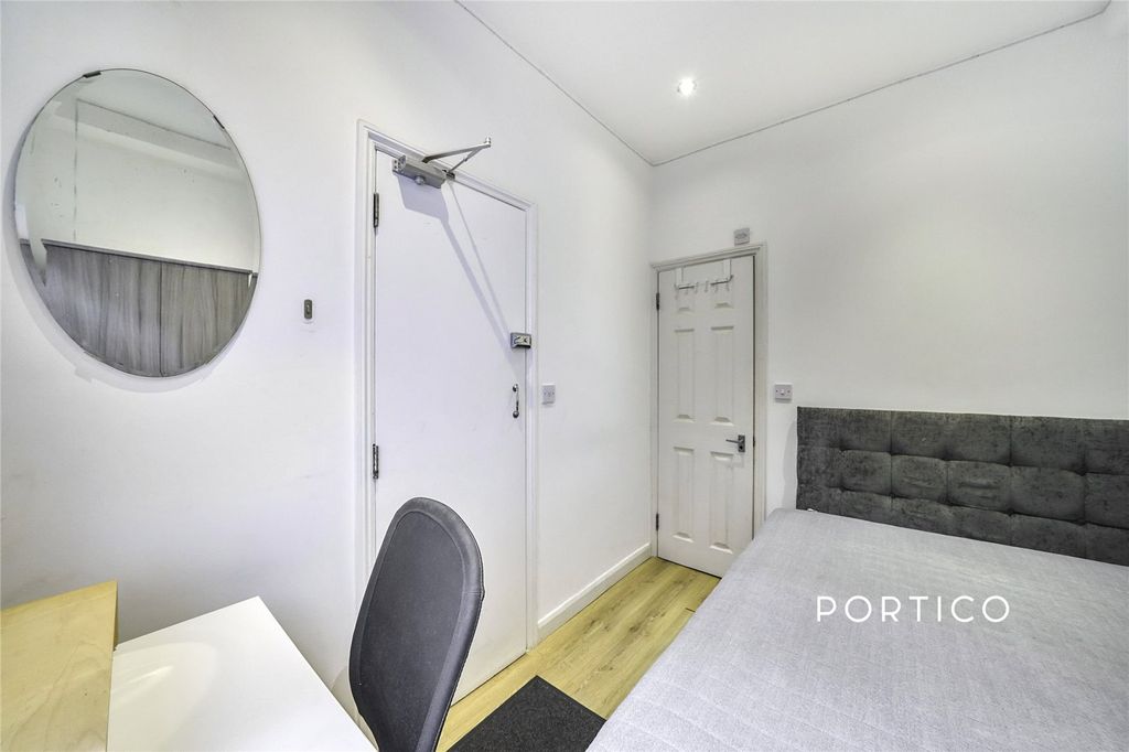 Property photo 1 of 10 Bedroom