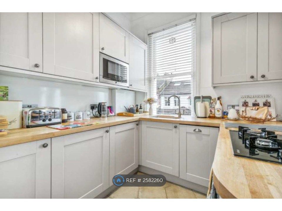 Property photo 2 of 5 Kitchen