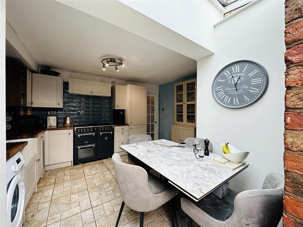 Property photo 2 of 21 Kitchen