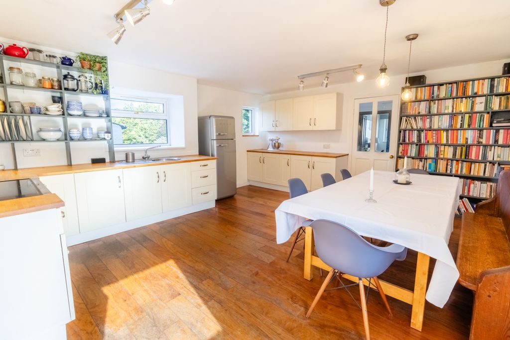 Property photo 3 of 33 Dining Kitchen