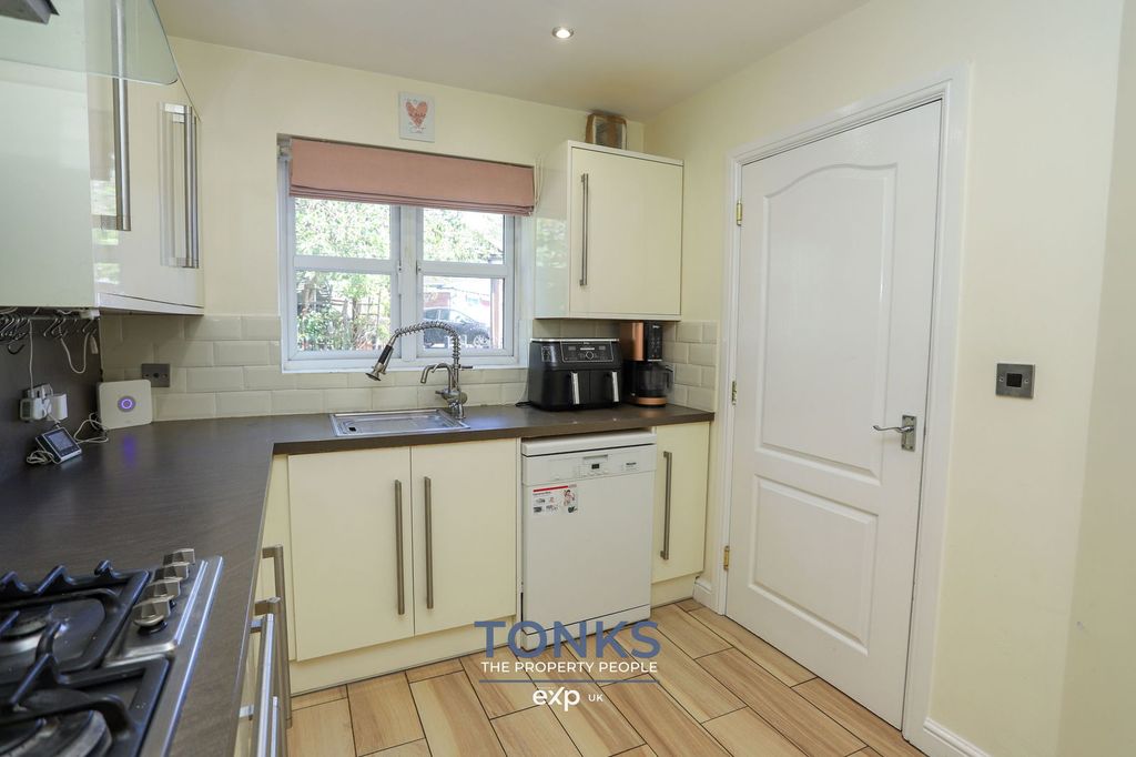 Property photo 3 of 23
