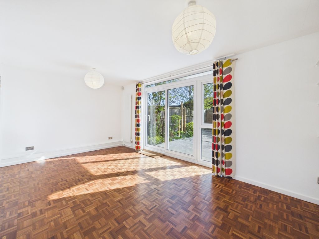 Property photo 2 of 17 Cam01740G0-Pr0540-Still005