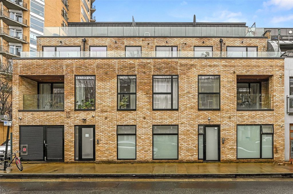 Property photo 2 of 18 External