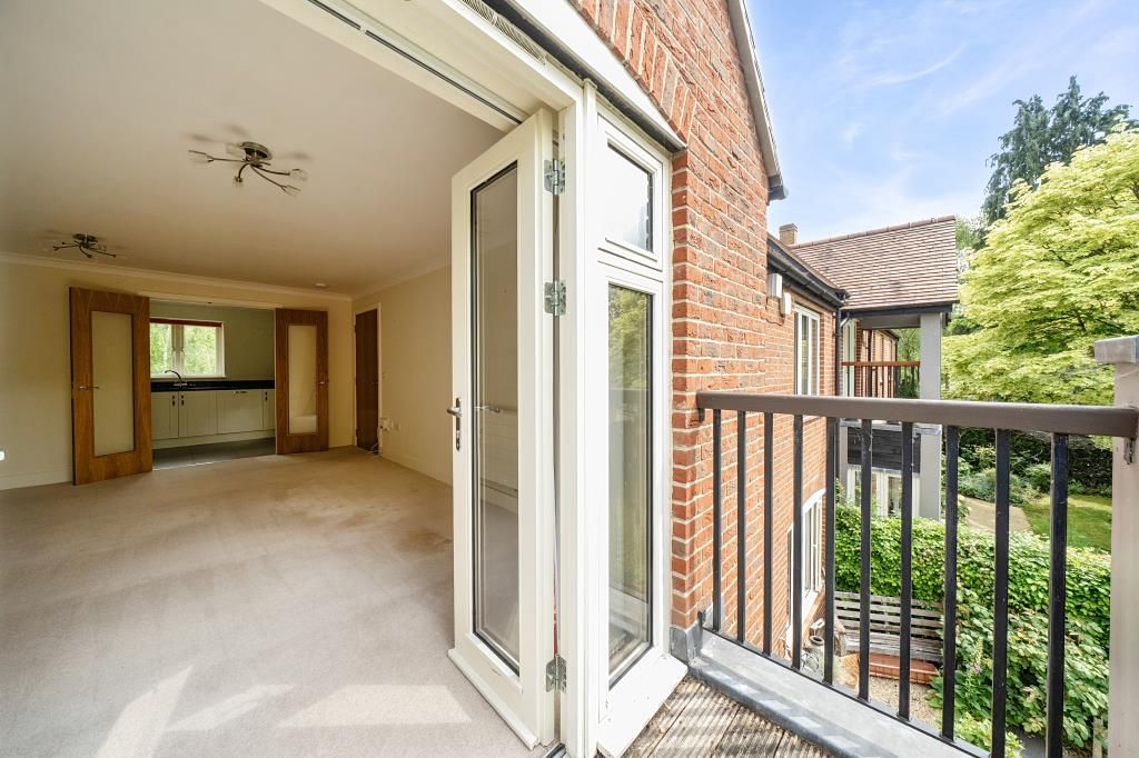 Property photo 3 of 20 Reception Room With Balcony Area