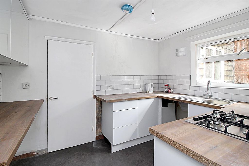 Property photo 3 of 5 Kitchen