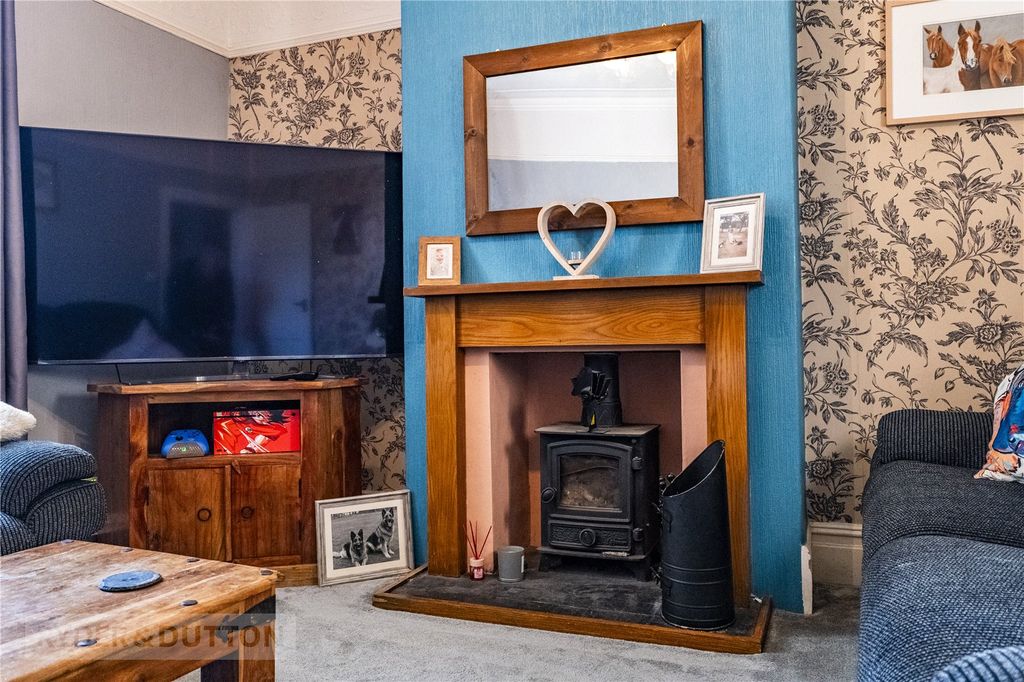 Property photo 3 of 20 Living Room