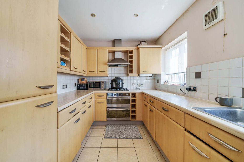 Property photo 3 of 18