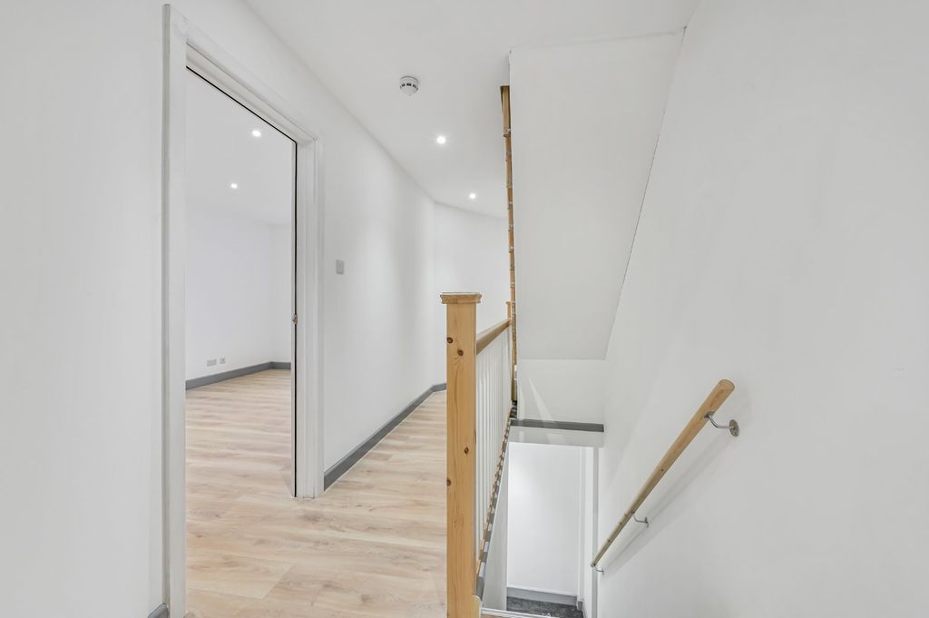 Property photo 3 of 18 Picture No. 01