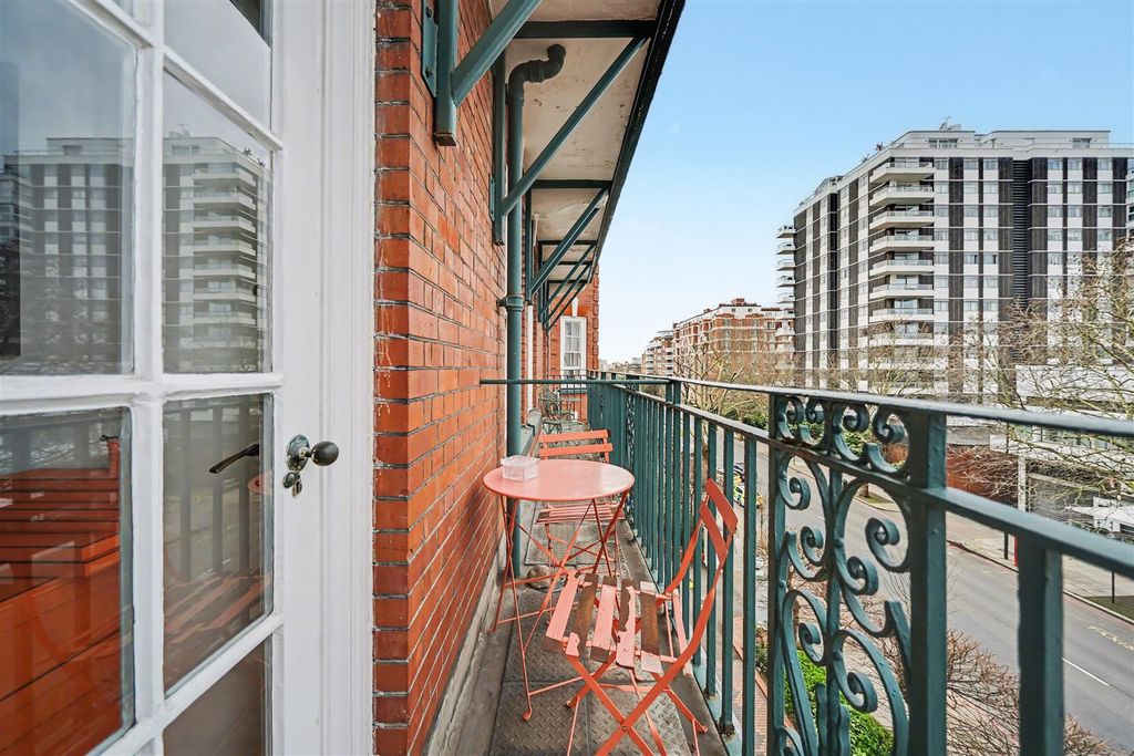 Property photo 3 of 10 St John's Wood Court Nw8 8Qr-No Watermark-2.Jpg