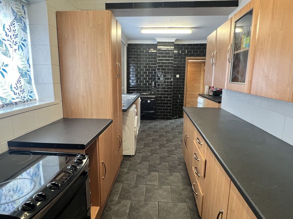 Property photo 2 of 17 Kitchen